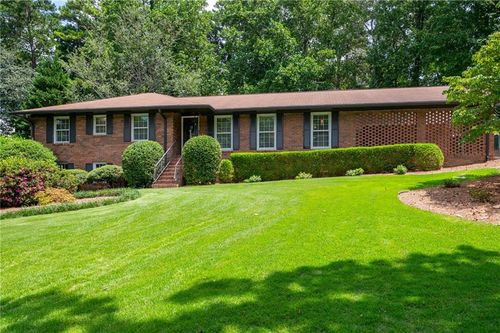 79 Rhodes Dr, Marietta, GA, 30068-3668 | Card Image