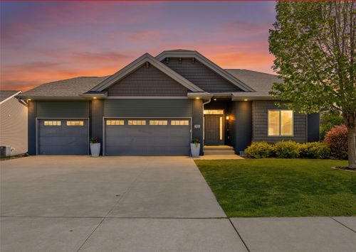 702 Raymond Dr, Solon, IA, 52333-4700 | Card Image