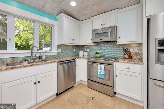 1129 College St, House other with 2 bedrooms, 2 bathrooms and 3 parking in Saint Simons Is GA | Image 11