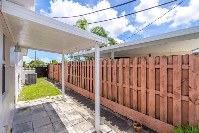 11030 Sw 42 Nd St, House other with 3 bedrooms, 3 bathrooms and null parking in Miami FL | Image 26