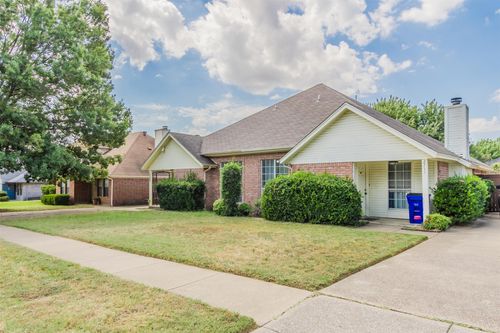 2709 Brittany Dr, Euless, TX, 76039-7603 | Card Image