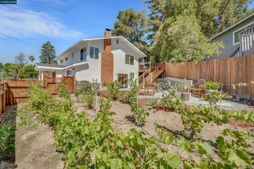 795 Canyon Rd, Redwood City, CA, 94062-3023 | Card Image