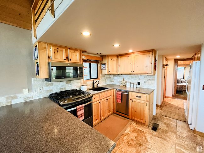 10 Pioneer Dr., House other with 2 bedrooms, 1 bathrooms and 2 parking in La Sal UT | Image 8