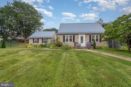914 E Cherry St, PALMYRA, PA, 17078-2801 | Card Image