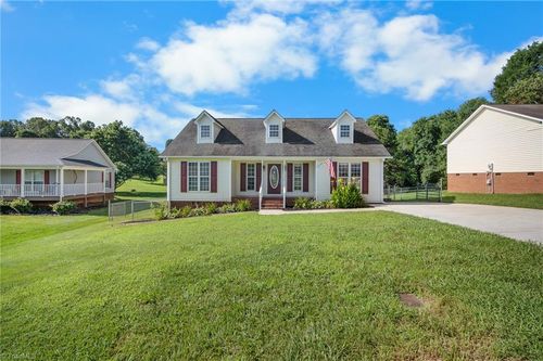 206 Bell Dr, Thomasville, NC, 27360-7960 | Card Image