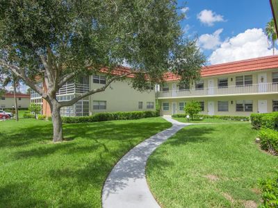 203 - 102 Royal Oak Dr, Condo with 1 bedrooms, 1 bathrooms and null parking in Vero Beach FL | Image 3