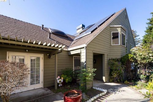 2609 2609 Meadow Crest Court, Richmond, CA, 94806-1944 | Card Image