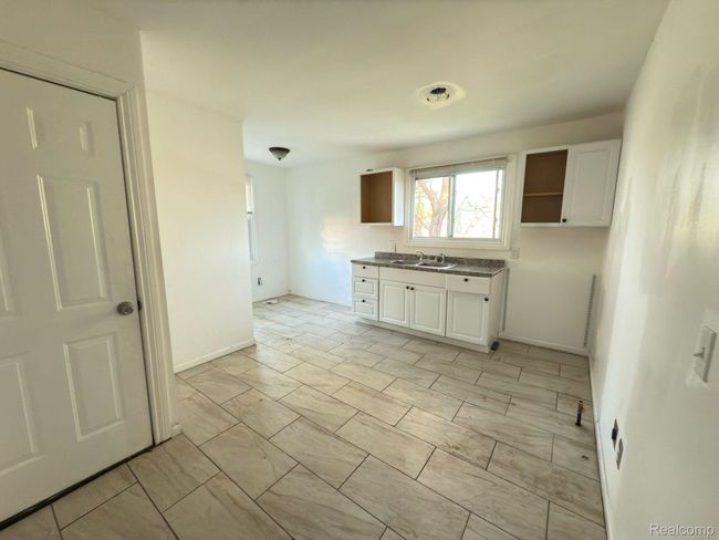 5042 Devonshire Rd, Home with 0 bedrooms, 2 bathrooms and 1 parking in Detroit MI | Image 4