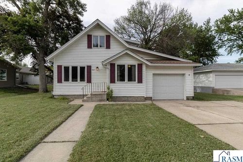462 E Washington St, Le Center, MN, 56057 | Card Image