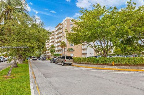 ph-h-1455 N Treasure Dr, North Bay Village, FL, 33141-4140 | Card Image