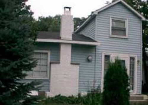 1611 Hiawatha Dr, Delavan, WI, 53115-3915 | Card Image