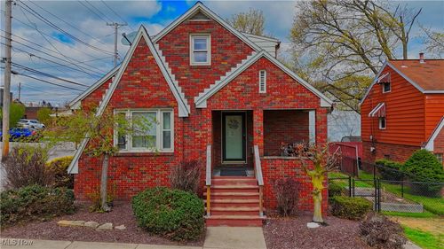 18 E Friend St, Columbiana, OH, 44408-1339 | Card Image