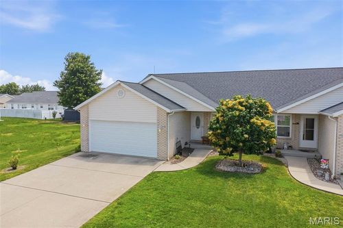 a-125 Auburn Ct, Highland, IL, 62249-3875 | Card Image