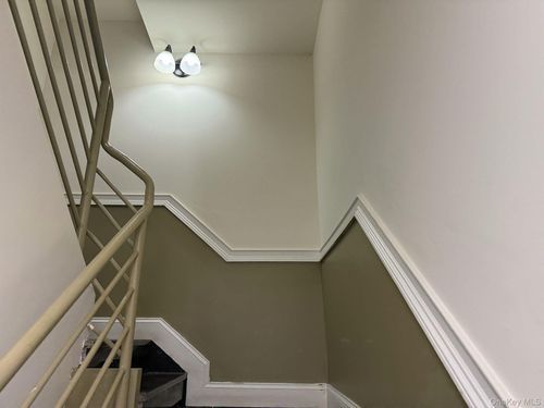 apt-2r-2821 36th St, Astoria, NY, 11103-3049 | Card Image