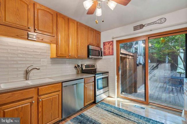 6055 Forrest Hollow Ln, Townhouse with 3 bedrooms, 3 bathrooms and null parking in SPRINGFIELD VA | Image 10