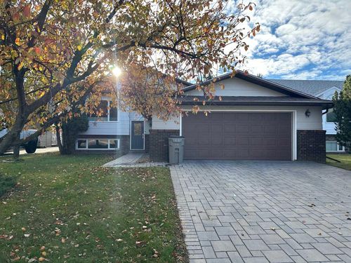 8218 102a St, Grande Prairie, AB, T8W1Z4 | Card Image