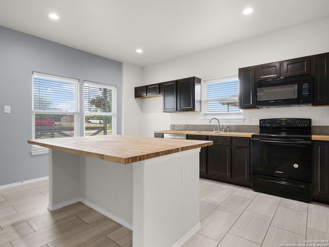 731 Cimarron, House other with 3 bedrooms, 2 bathrooms and null parking in Spring Branch TX | Image 4