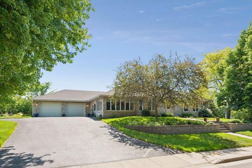 700 Spruce Dr, Hudson, WI, 54016-1890 | Card Image