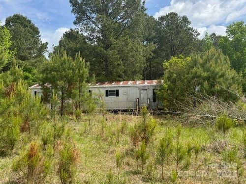 1682 Odom Rd, Bennettsville, SC, 29512-8246 | Card Image