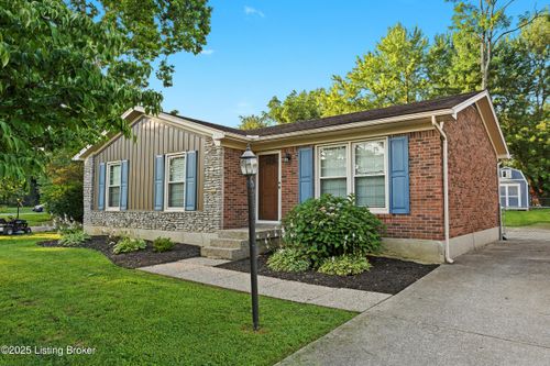 9212 N Pirogue Ct, Jeffersontown, KY, 40299-1547 | Card Image