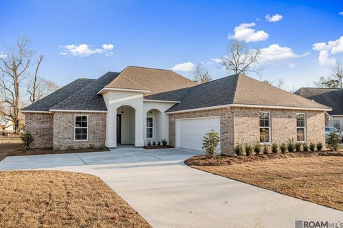 8360 Quiet Creek Dr, Denham Springs, LA, 70726-6622 | Card Image