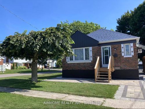 221 St Lawrence St, Whitby, ON, L1N1G9 | Card Image