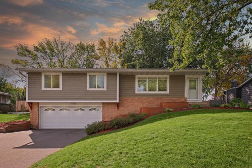 1311 20th St W, Hastings, MN, 55033-3216 | Card Image