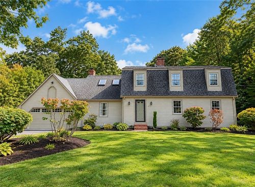 8 Woodcrest Dr, Cumberland, RI, 02864-4221 | Card Image