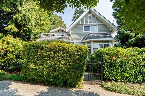 809 Fourteenth St, New Westminster, BC, V3M4P5 | Card Image