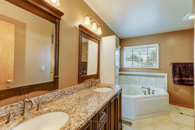 1900 Maple Glen Dr, Home with 4 bedrooms, 3 bathrooms and null parking in Plainfield IL | Image 25