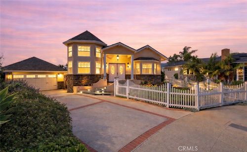 12317 Navy Street, Los Angeles, CA, 90066 | Card Image