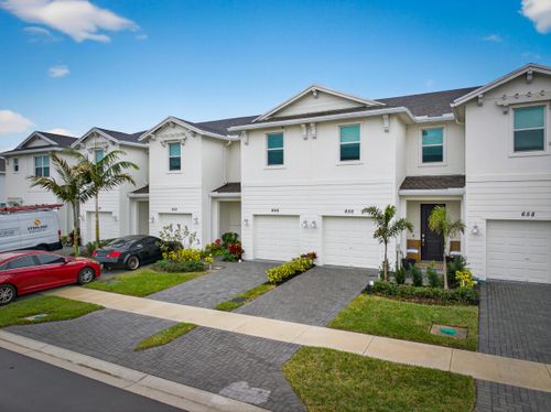 656 Se Lake Falls St, Port St Lucie, FL, 34984-6692 | Card Image