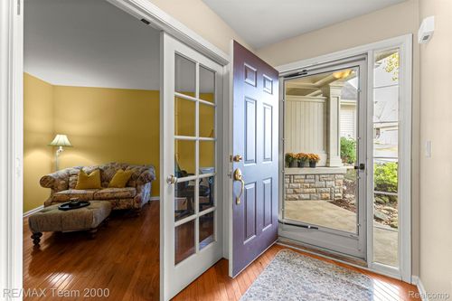 8165 Sequoia Ln, White Lake, MI, 48386-3594 | Card Image