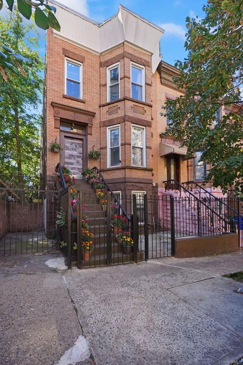 472 46th Street, New York, NY, 11220 | Card Image