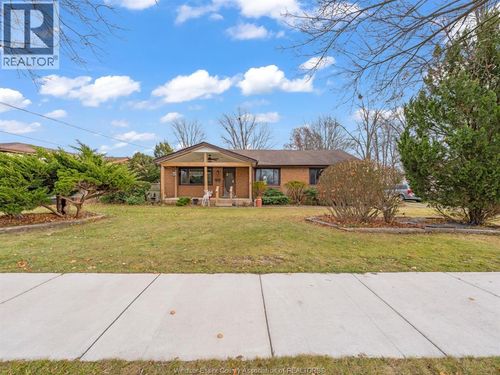 270 Victoria Ave, Essex, ON, N8M1N5 | Card Image