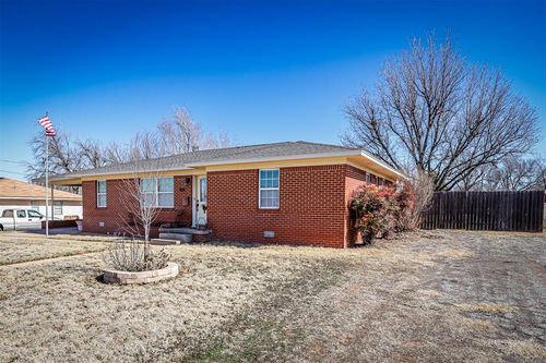 404 N Bryan Ave, Mangum, OK, 73554-3608 | Card Image