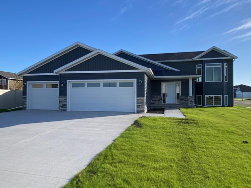 7494 Eagle Pointe Dr S, Fargo, ND, 58104-7719 | Card Image