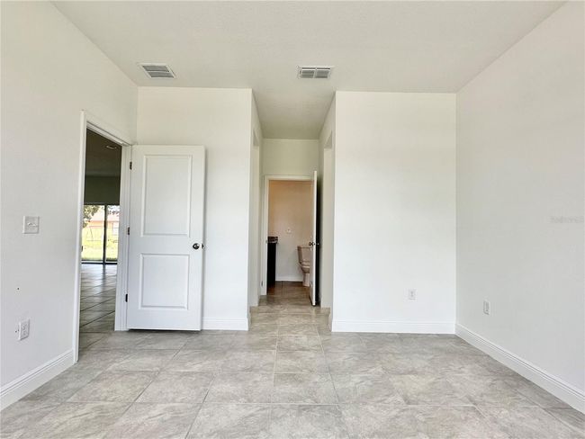 Master Bedroom | Image 16