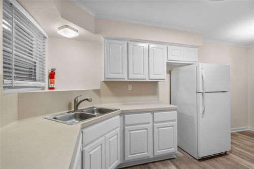 21-102 Strand St, Galveston, TX, 77550-3252 | Card Image