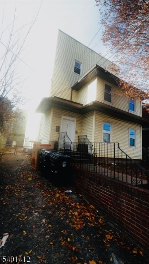 10 Tillinghast St, Newark, NJ, 07108-1719 | Card Image