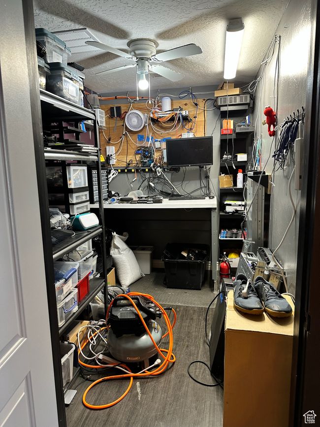 Storage with ceiling fan | Image 11