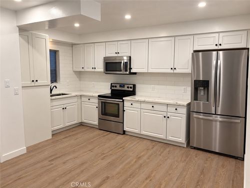 202-810 Edgewood St, Inglewood, CA, 90302 | Card Image