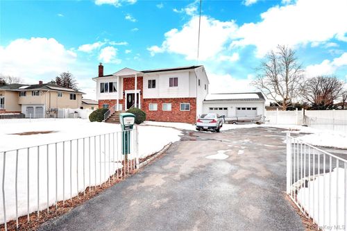 40 Scholar Ln, Commack, NY, 11725-1225 | Card Image
