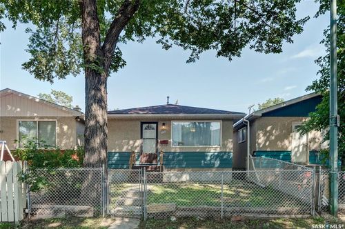 1745 Quebec St, Regina, SK, S4P1J4 | Card Image