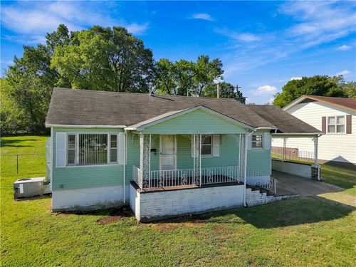 104 W Plum St, Stilwell, OK, 74960-4858 | Card Image