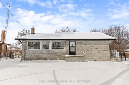 26 Kitson Dr, Scarborough, ON, M1M3C8 | Card Image