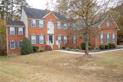 Colonial-style house with a front yard | Image 1