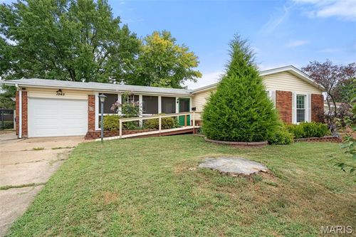1945 Pohlman Rd, Florissant, MO, 63033-6501 | Card Image