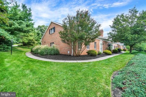 2042 Wyntre Brooke Dr, YORK, PA, 17403-4545 | Card Image