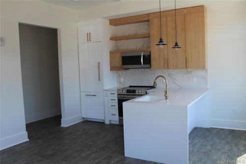 apt-204-331 E Main St, Riverhead, NY, 11901-2460 | Card Image